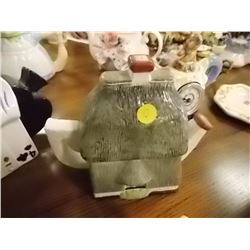 TEA POT - ENGLISH STYLE  - THATCHED ROOF