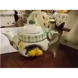 TEA POT - PEARS WITHGREEN STRIPED TRIM AND BOW