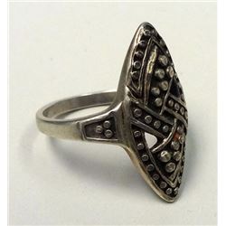 Vintage sterling silver ladies ring