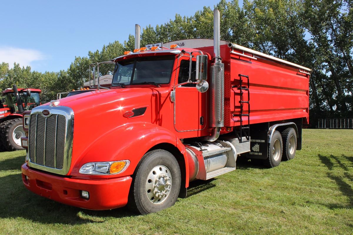 2007 Peterbilt 386 Tandem Grain Truck 2007 Peterbilt 386 Tandem Grain Truck