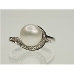 STERLING SILVER PEARL & DIAMOND RING