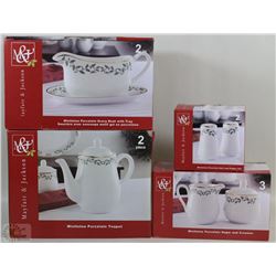 FLAT WITH MISTLETOE PORCELAIN GRAVY BOAT & TRAY,