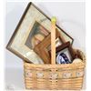 Image 1 : WICKER BASKET FILLED WITH ROOSTER COLLECTIBLES