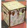 Image 1 : WOOD STORAGE TRUNK WITH WORLD MAP DECOR