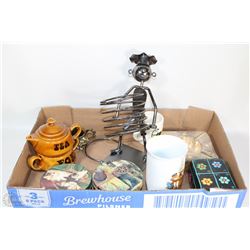 FLAT WITH COLLECTIBLES INCL WINE BOTTLE HOLDER,