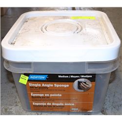 BUCKET OF SINGLE ANGLE SPONGES