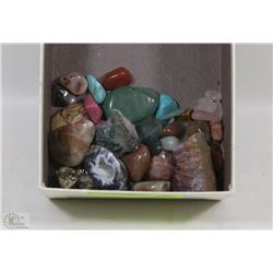 BOX OF 45 PRECIOUS STONES AND QUARTZ
