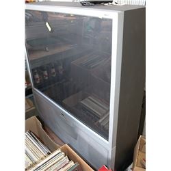 RCA REAR PROJECTION TV