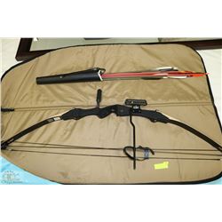 HOYT COMPOUND BOW WITH QUIVER , 9 ARROWS AND CASE