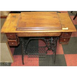 ANTIQUE SINGER SEWING MACHINE