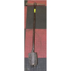 VINTAGE GARDEN AUGER