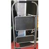 Image 1 : 2 STEP -STEP LADDER