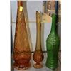 Image 1 : ESTATE LOT OF 3 ASSORTED AMBER AND GREEN GLASS