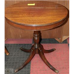 OVAL EAGLE CLAW VINTAGE TABLE