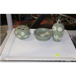 LARGE PLATTER WITH BATHROOM SET