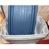 Image 1 : SET OF 4 LARGE RUBBERMAID TOTES WITH HINGED LIDS