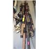Image 1 : LOT OF 3 FISHING RODS AND 2 REELS AND CASE