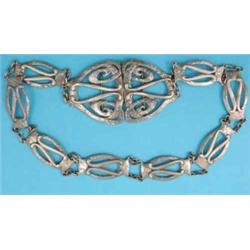 An Edwardian Art Nouveau hammered silver belt, 25ins....
