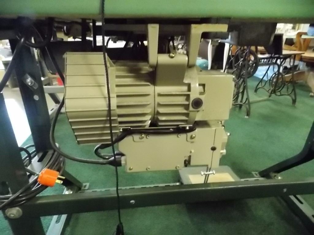 COMMERCIAL SEWING MACHINE BROTHER EXEDRA E40 BROTHER INDUSTRIES LTD