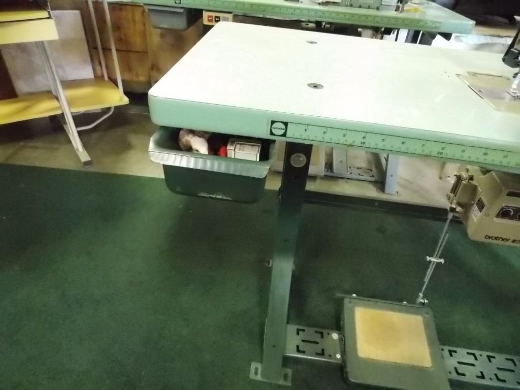 COMMERCIAL SEWING MACHINE BROTHER EXEDRA E40 BROTHER INDUSTRIES LTD