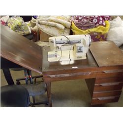 VINTAGE SINGER SEWING MACHINE WITH CABINET - 2 DRA