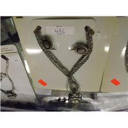 VICTORIA E, NECKLACE & EARING SET ON CARD