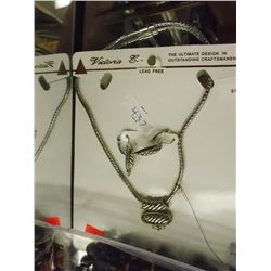 VICTORIA E, NECKLACE & EARING SET ON CARD