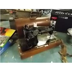 VINTAGE DOME TOP SINGER SEWING MACHINE = DOME CASE