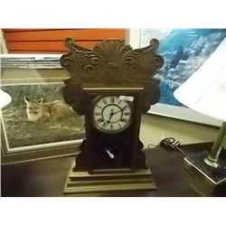 VINTAGE OAK CARVED MANTLE CLOCK WITH KEY AND PENDU