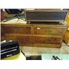 Image 1 : CUPBOARD -- BIRDS EYE MAPLE