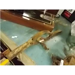 VINTAGE ANIMAL LEG TRAP
