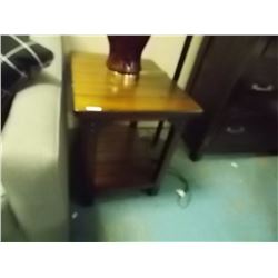 NEW MAHOGANY END TABLE