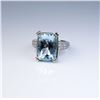 Image 2 : Striking ladies ring featuring a fine Aquamarine weighing