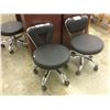 Image 2 : BLACK PNEUMATIC ESTHETICIAN ROLLING CHAIR