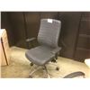 Image 2 : GLOBAL ASPEN GREY FULL ADJUSTABLE TASK CHAIR