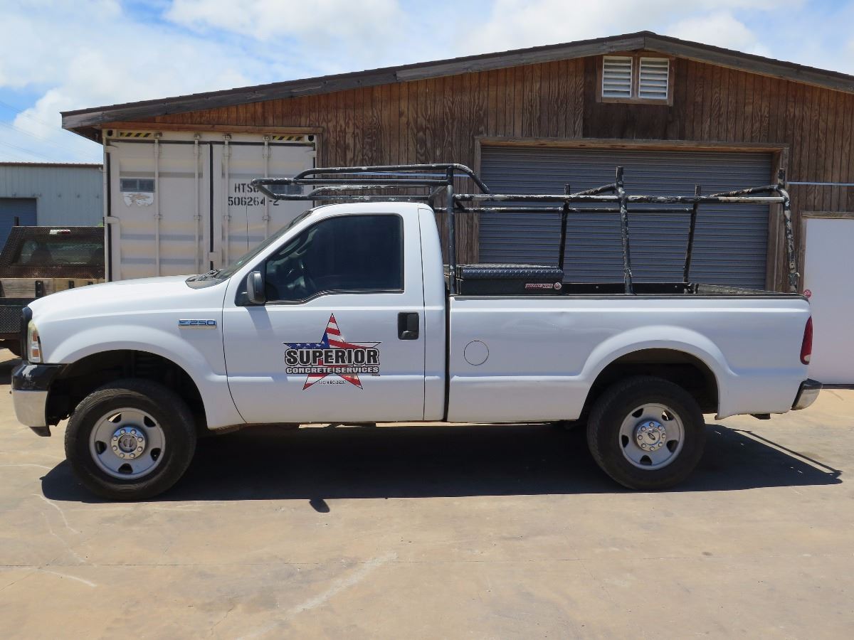 06 Ford F250 XL Super Duty V8 Pickup 490 TVA w/ Pipe Rack & Job Box