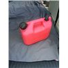 Image 1 : Gas can
