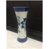 Image 2 : Porcelain hand-painted Ming-style chinese decorative vase