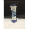 Image 2 : Porcelain hand-painted Ming-style decorative vase