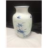 Image 2 : Porcelain hand-painted Ming-style decorative vase
