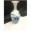 Image 2 : Porcelain hand-painted Ming-style decorative vase