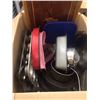 Image 1 : Box Lot of bakeware