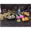 Image 1 : Assorted decorative items