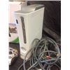 Image 2 : 60 GB Xbox 360 with cables & Controller