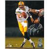 Image 1 : Brett Favre Signed Green Bay Packers 8X10 Photo (Scramble)- Favre Hologram