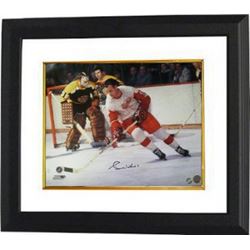 Gordie Howe Signed Detroit Redwings 16X20 Photo Vs Boston Bruins (Black Sig) Custom Framed