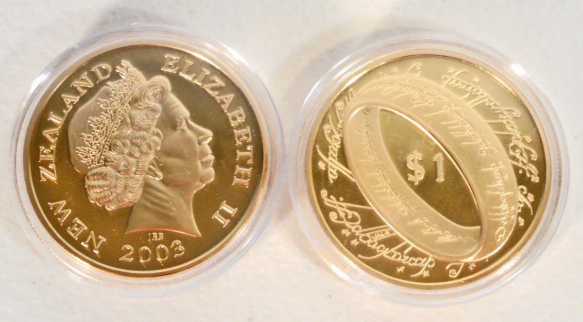 GOLD NEW ZEALAND QUEEN ELIZABETH II COMMEMORATIVE COIN