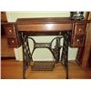 Image 3 : Antique Oak Singer Sewing Machine