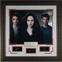 Robert Pattinson Unsigned Twilight 31X32 Engraved Signature Series W/ Stewart And Lautner