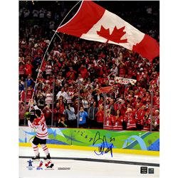Scott Niedermayer Signed 2010 Gold Medal With Flag 16X20 Photo (Niedermayer Auth)